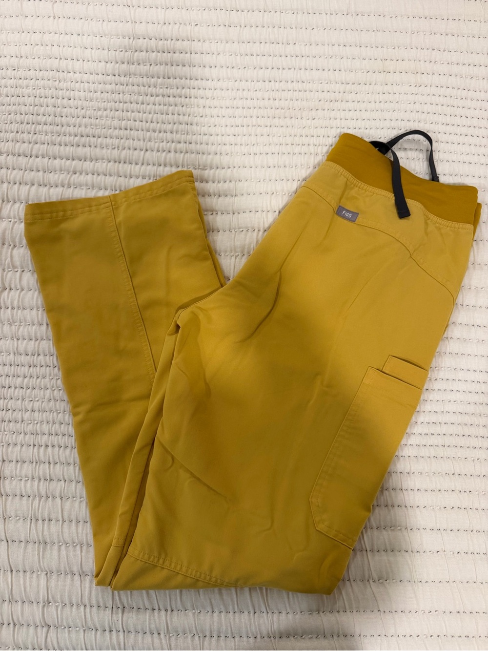 Figs mustard scrubs medium tall only worn a few times